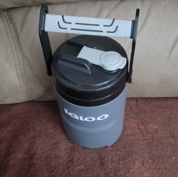 Igloo Other - Igloo thermos, black & gray
